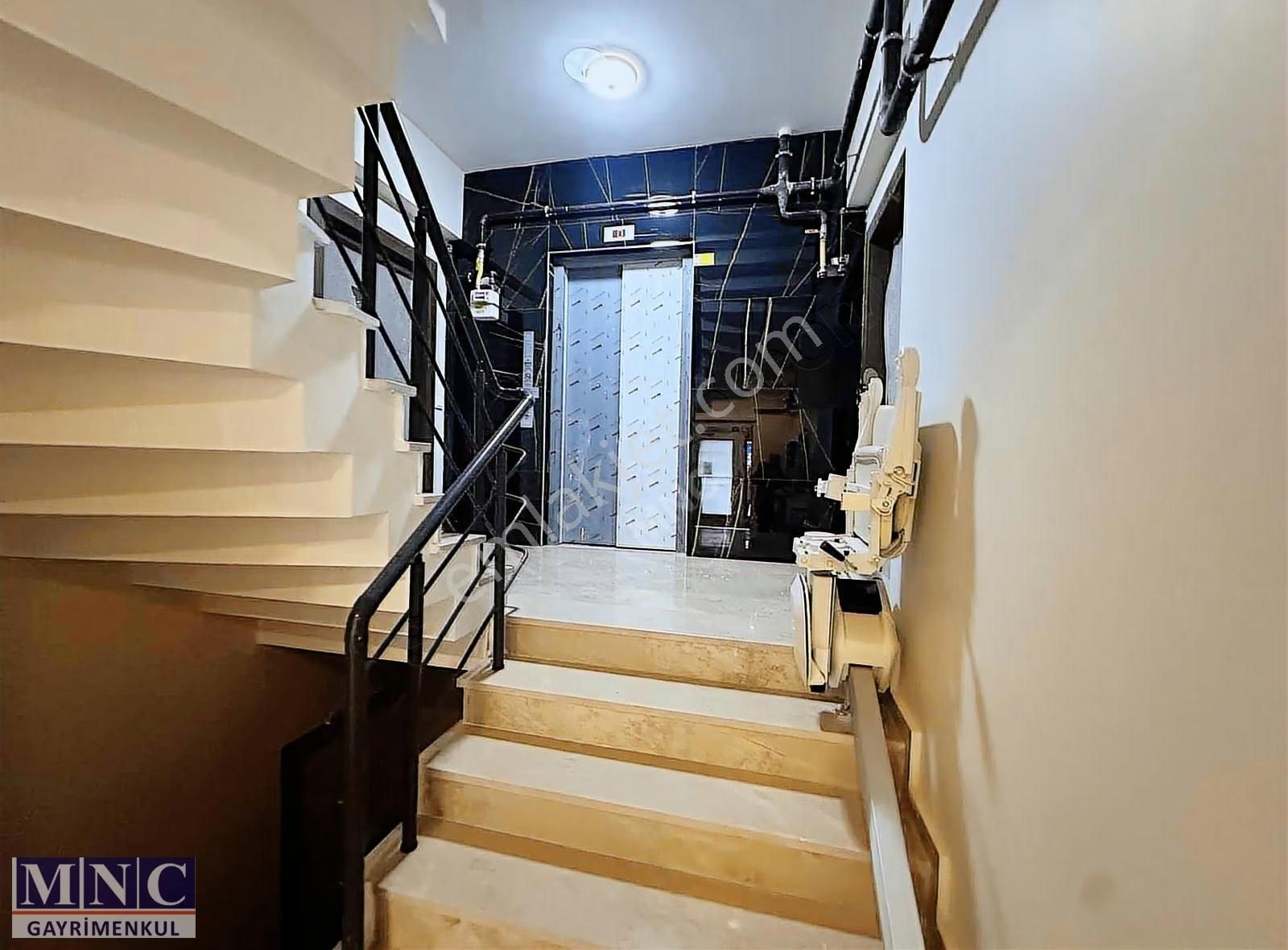 Erenköy Taşmektep Sokakta Aydınlık Balkonlu Satılık Daire - Görsel 23