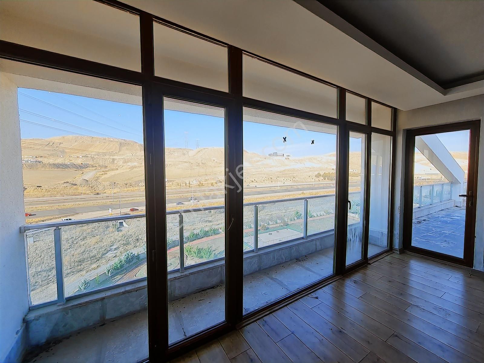 Arel'den Bağlıca Three Life Sitesi Geniş Kullanışlı Dubleks 5+2 - Görsel 24