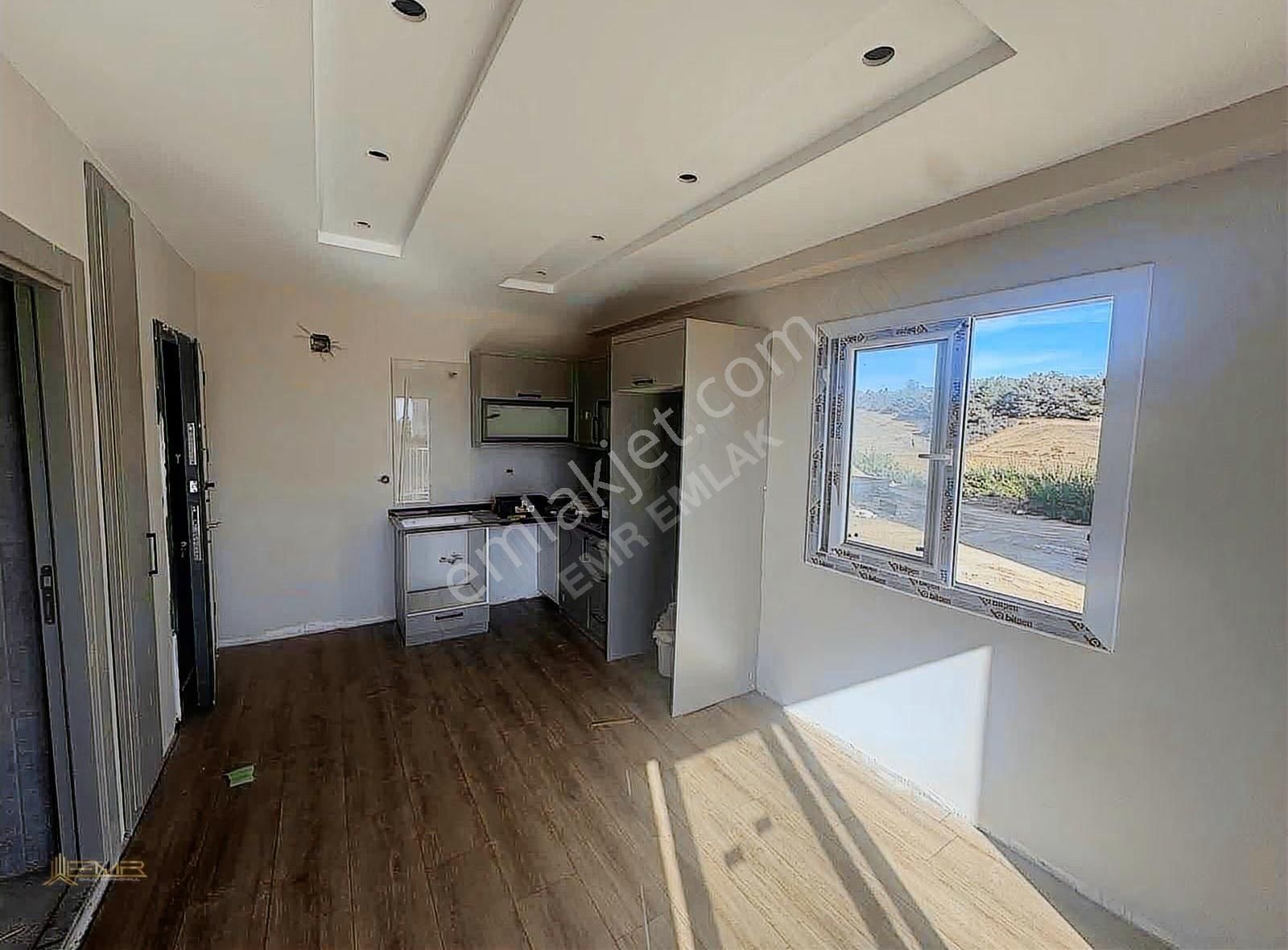 Gültepe Gelincik Caddesinde 2 Aya Teslim Satılık 1+1 Köşe Daire