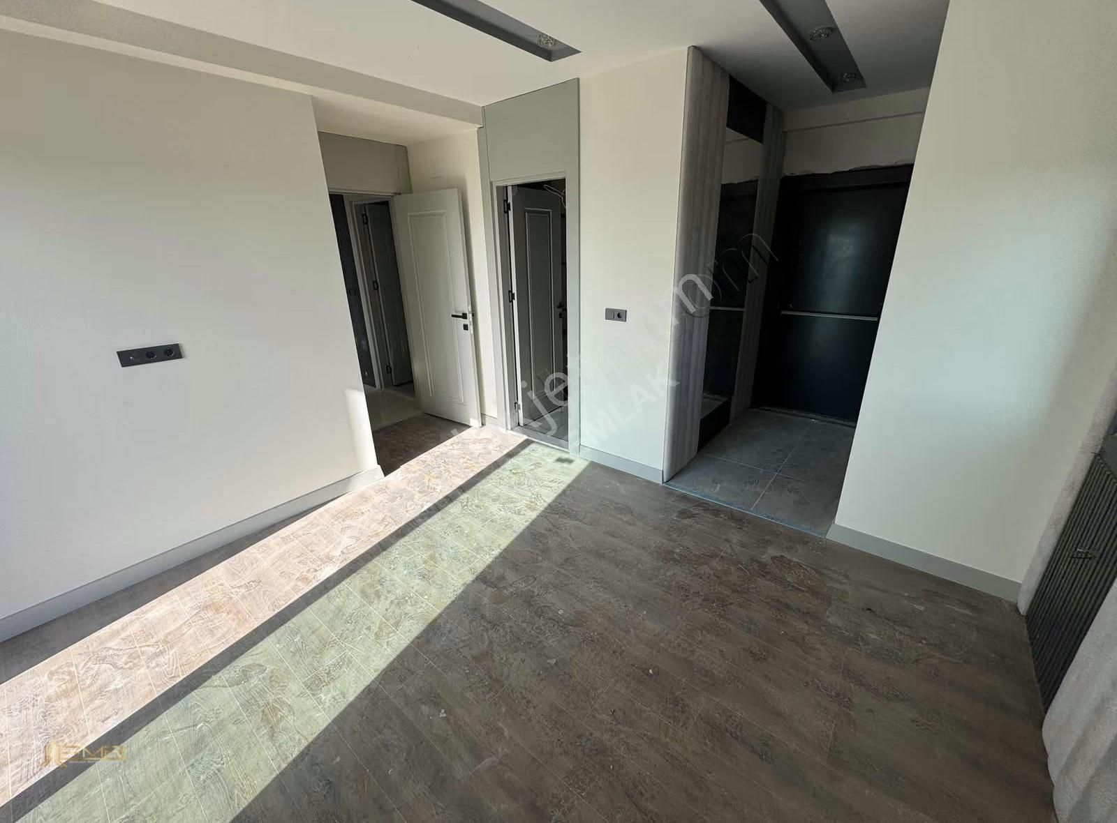 Emr'den Çınarlıda Cadde Üzeri 2+1 90 M2 Satılık Lüks Daire - Görsel 11