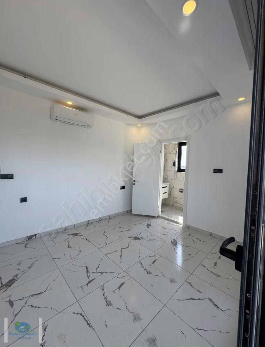 Kumköy De Müstakil Tripleks Villa