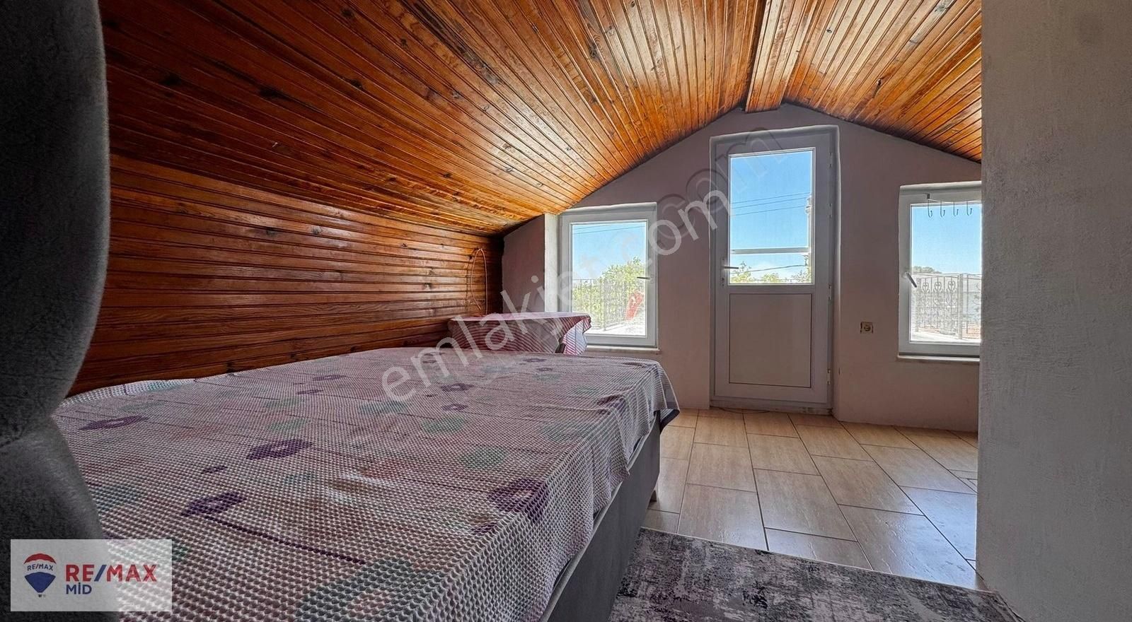 Remax Mid Satılık Denize 100 Mt. Mesafede 5+1 Villa - Görsel 14