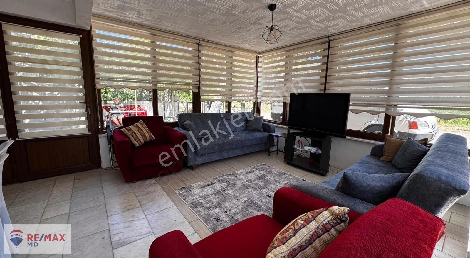 Remax Mid Satılık Denize 100 Mt. Mesafede 5+1 Villa - Görsel 3