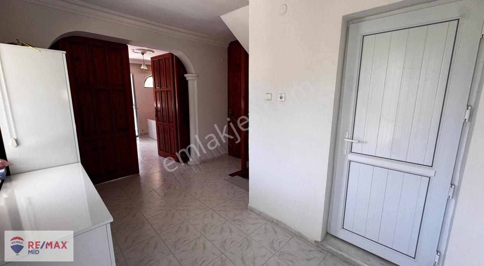 Remax Mid Satılık Denize 100 Mt. Mesafede 5+1 Villa - Görsel 16