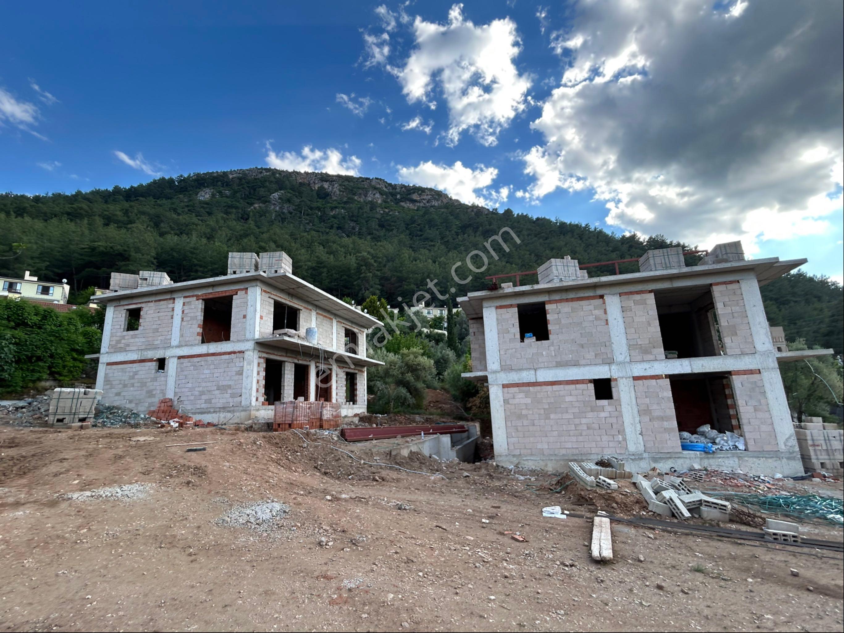 Üzümlü'de Havuzlu Butik Sitede Satılık 2+1 Lüks Daire