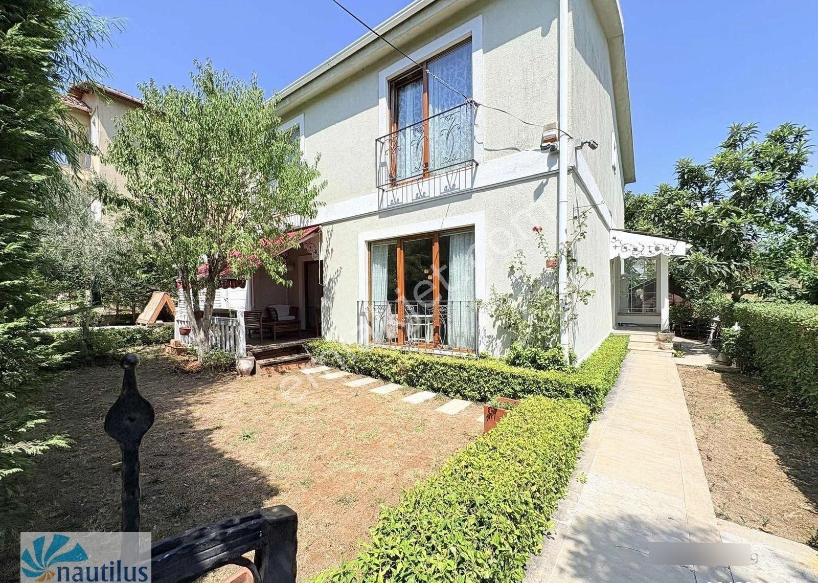 Bahçeşehir Satılık Tam Müstakil Villa