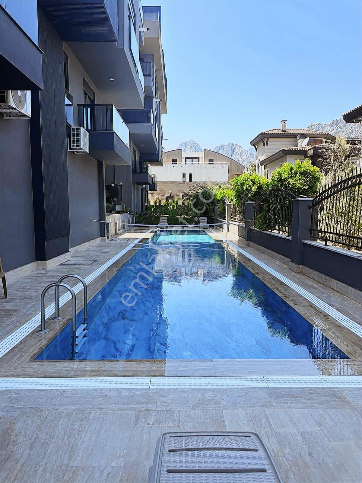 Antalya Konyaaltı'nda Lüks Site İçerisinde Katta 1+1 Satılık - Görsel 2
