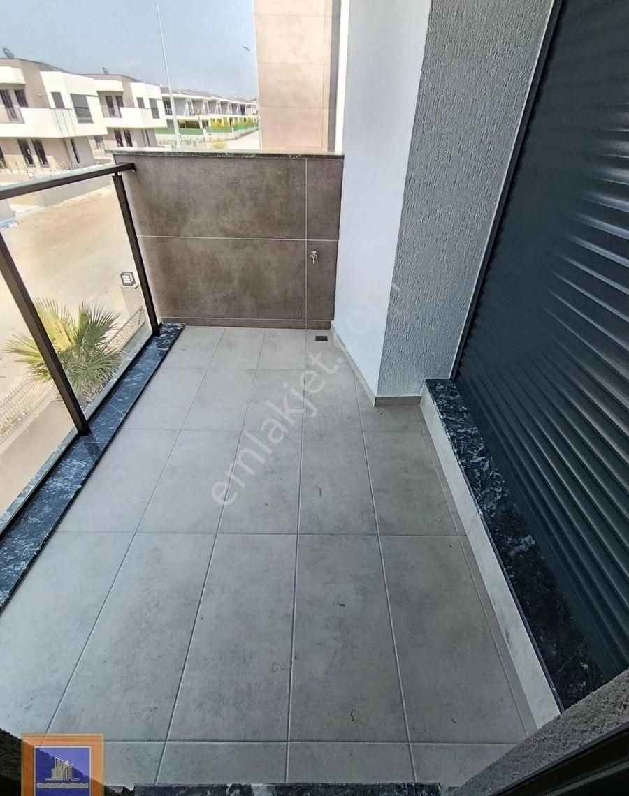 Sürekli Boş Kiralık Havuzlu Sitede Müstakil Villa Sahile 1300m - Görsel 30