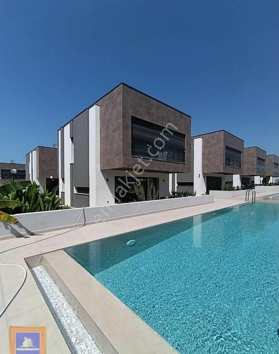 Sürekli Boş Kiralık Havuzlu Sitede Müstakil Villa Sahile 1300m - Görsel 12