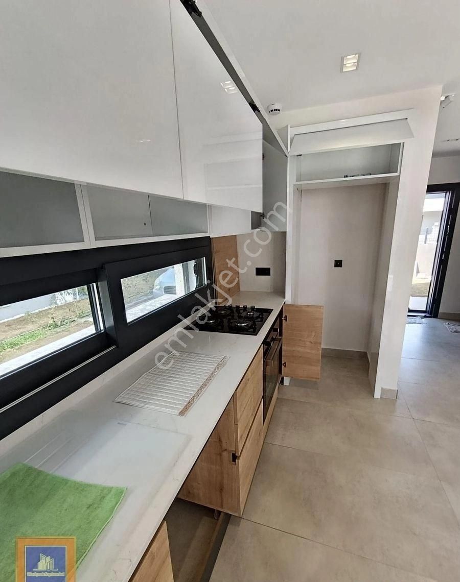 Sürekli Boş Kiralık Havuzlu Sitede Müstakil Villa Sahile 1300m - Görsel 32