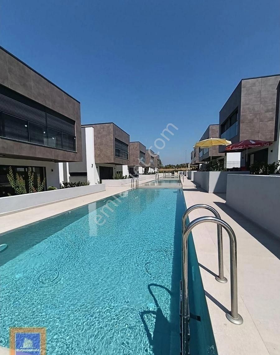 Sürekli Boş Kiralık Havuzlu Sitede Müstakil Villa Sahile 1300m - Görsel 14