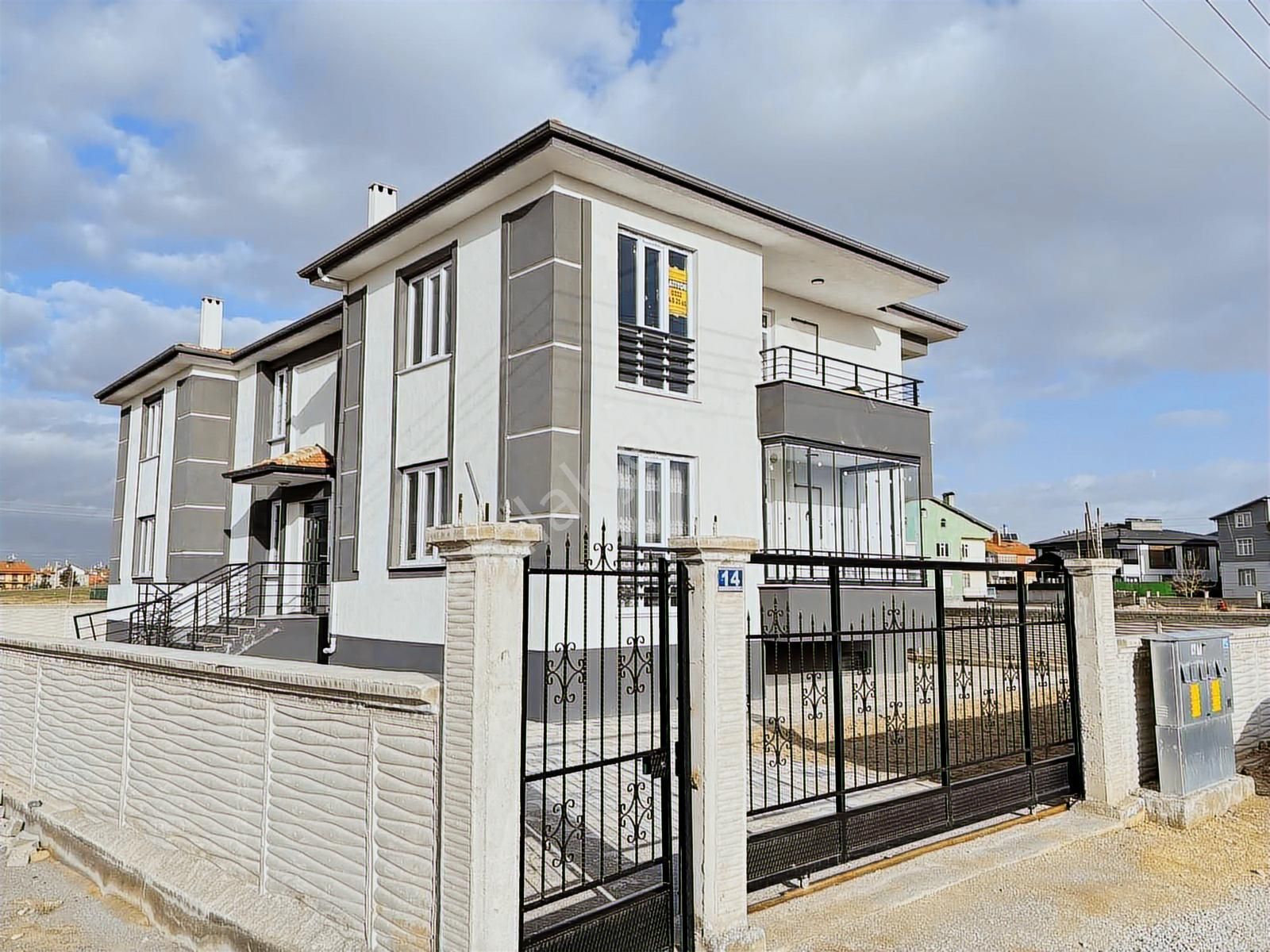 Karaaslan Mahallesinde Müstakil Tadında, Üç Cepheli 2+1 Daire