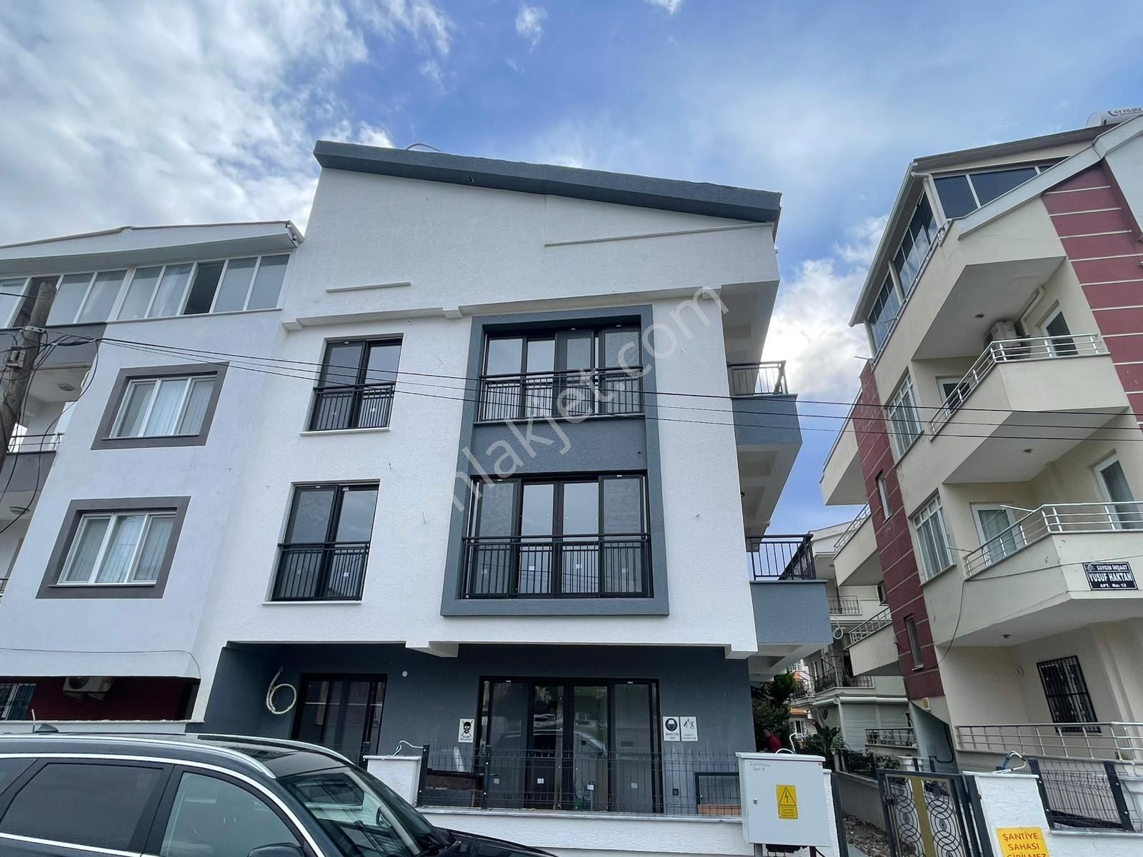 Didim Efeler'de Asansörlü Binada Satılık Sıfır 2+1 Daire