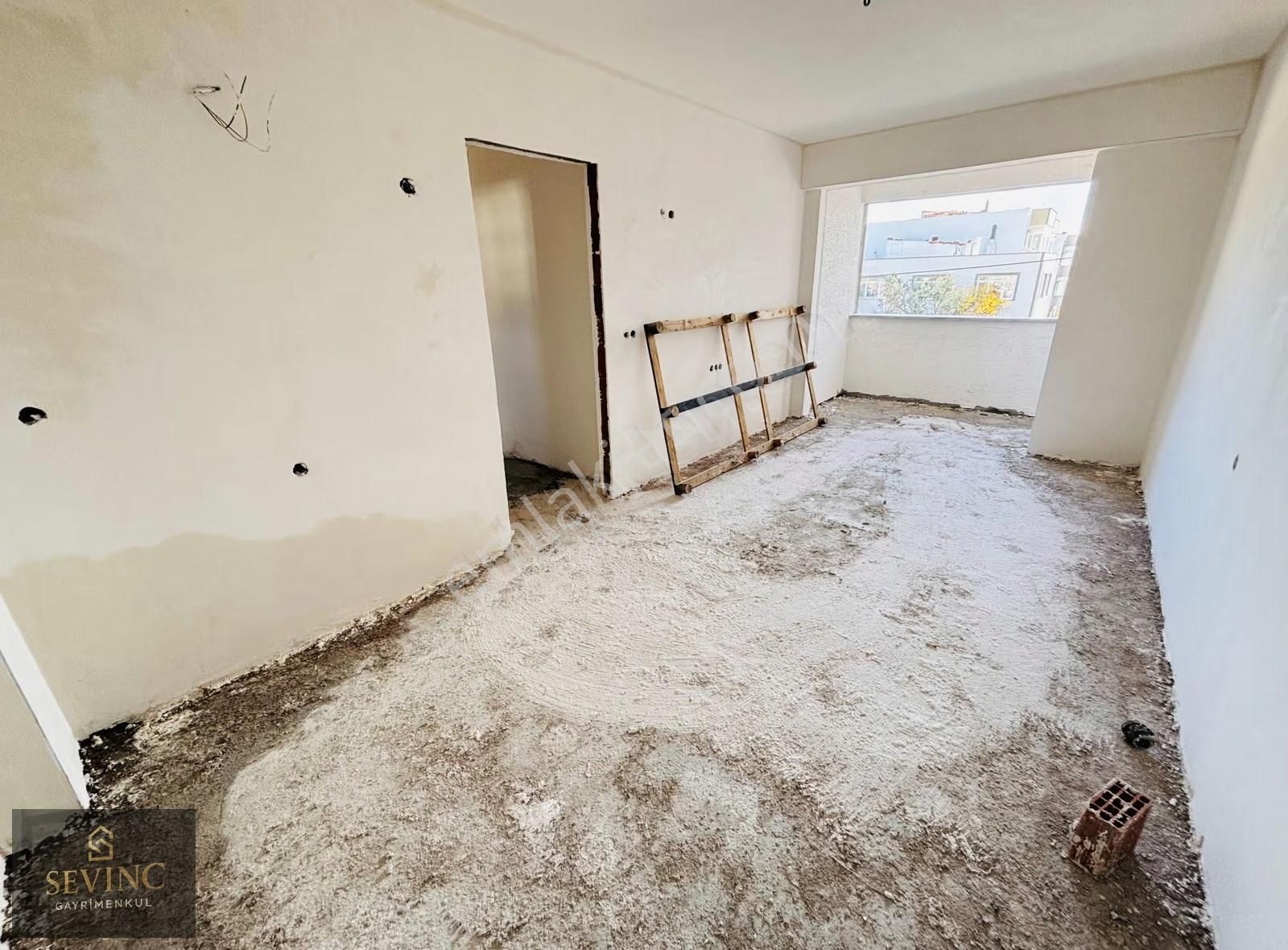 Sevinç'ten Yeni Mahalle Cadde Üzerinde Amerikan Balkonlu 2+1