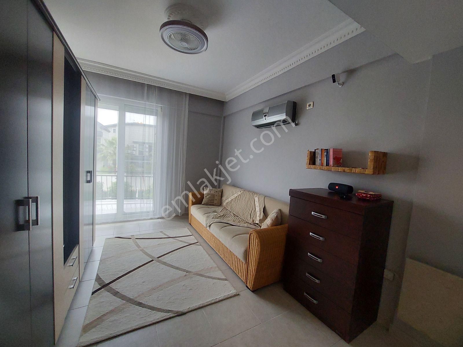 Belek De Satılık Lüks Tripleks 3+1 Havuzlu Mobilyalı - Görsel 23