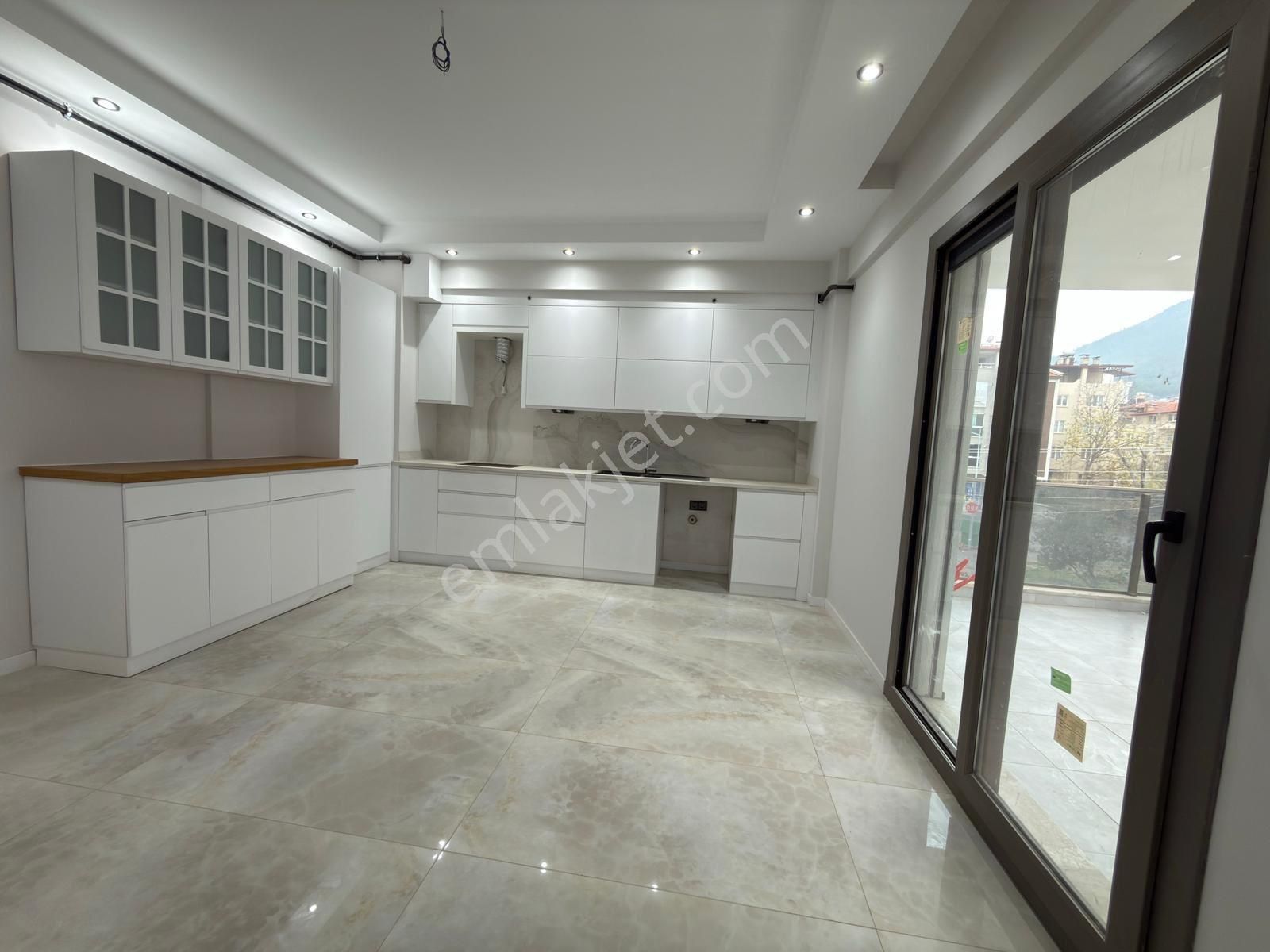 Servergazi 3.5+1 200m2 Sıfır Panjurlu Ebeveyn Banyolu Satılık Daire - Görsel 3