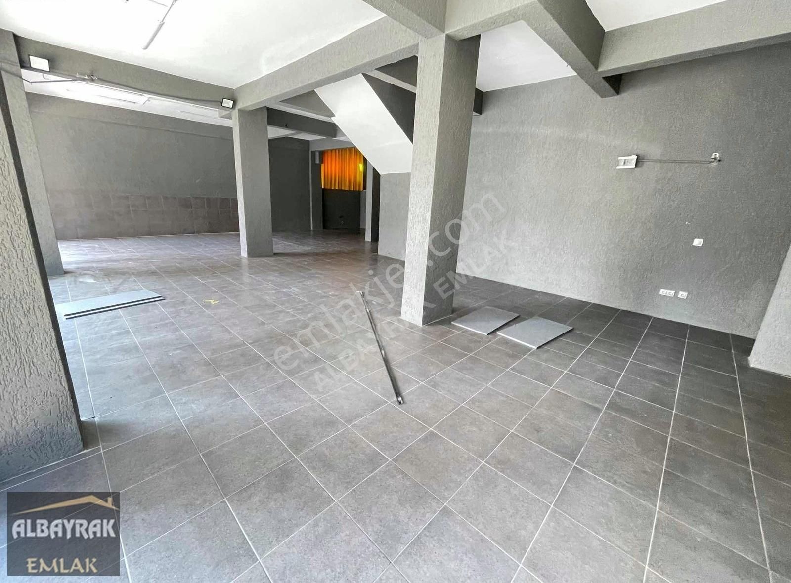 Albayrak Emlaktan Yüksek Tavan 13 Metre Cepheli Kepenkli - Görsel 2