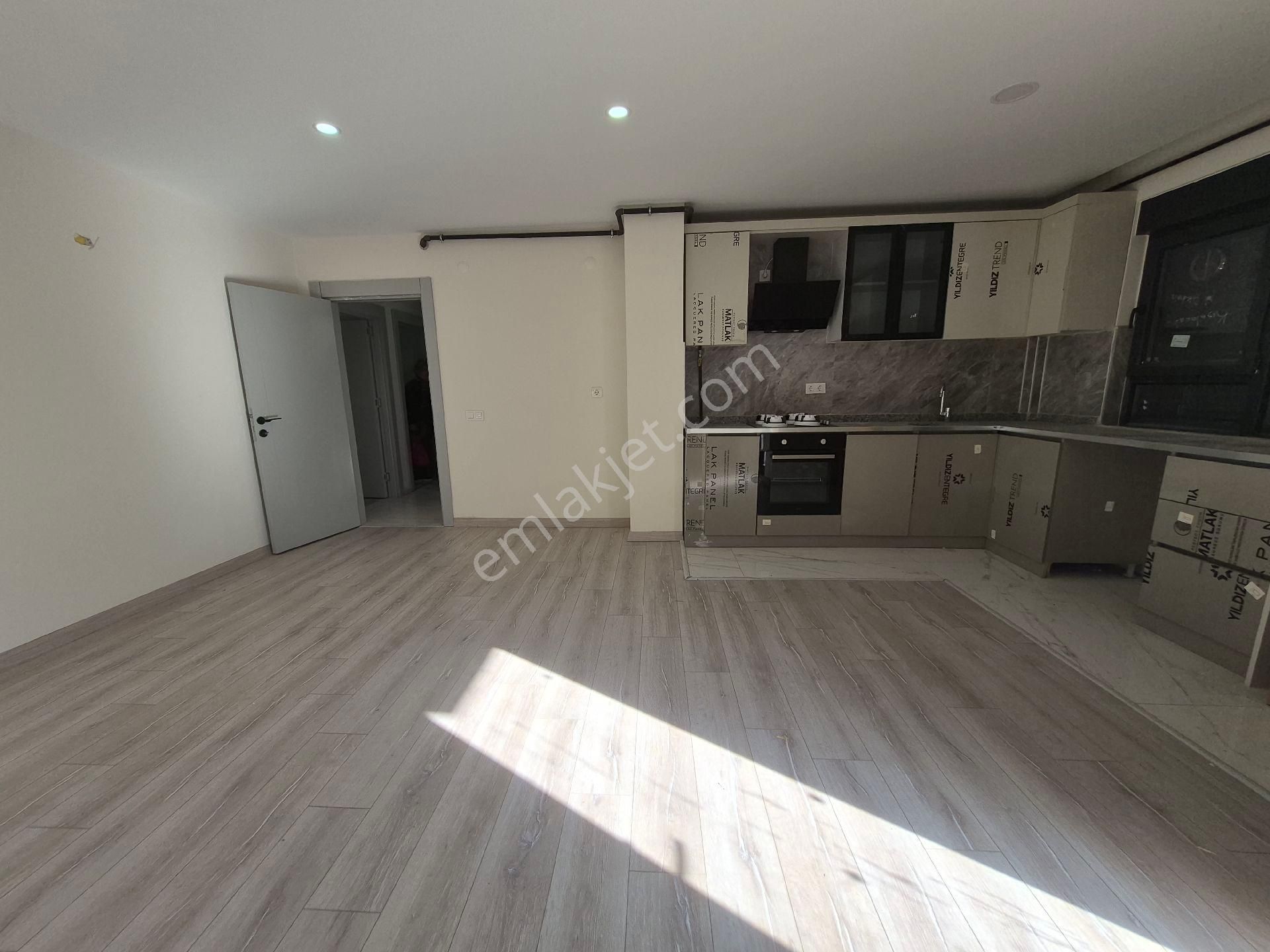 Havuzlu Sitede Kapalı Otoparklı Kombili Dogalgazlı Sıfır Binada Ara Katta 2+1 - Görsel 2