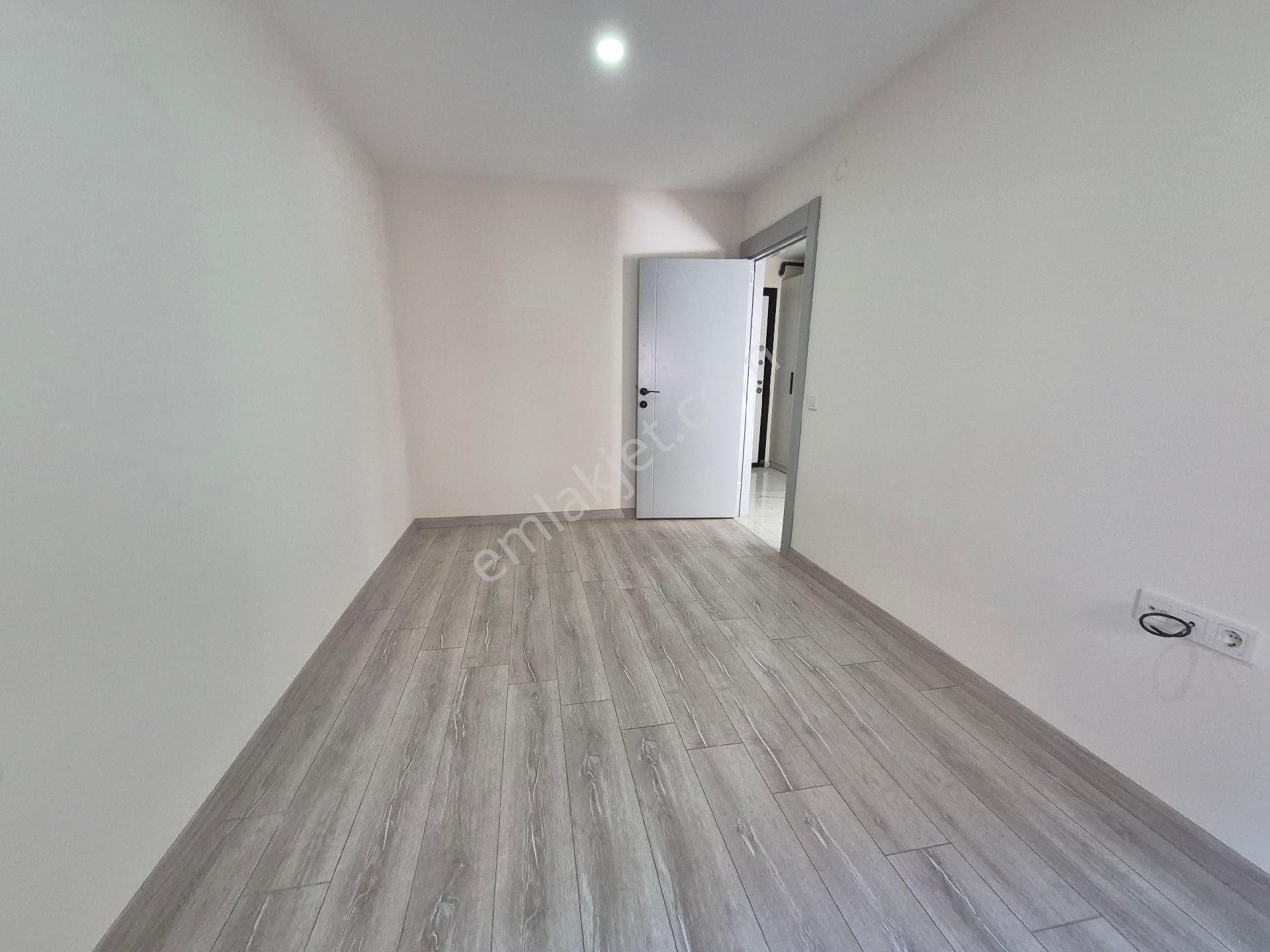 Havuzlu Sitede Kapalı Otoparklı Kombili Dogalgazlı Sıfır Binada Ara Katta 2+1 - Görsel 11