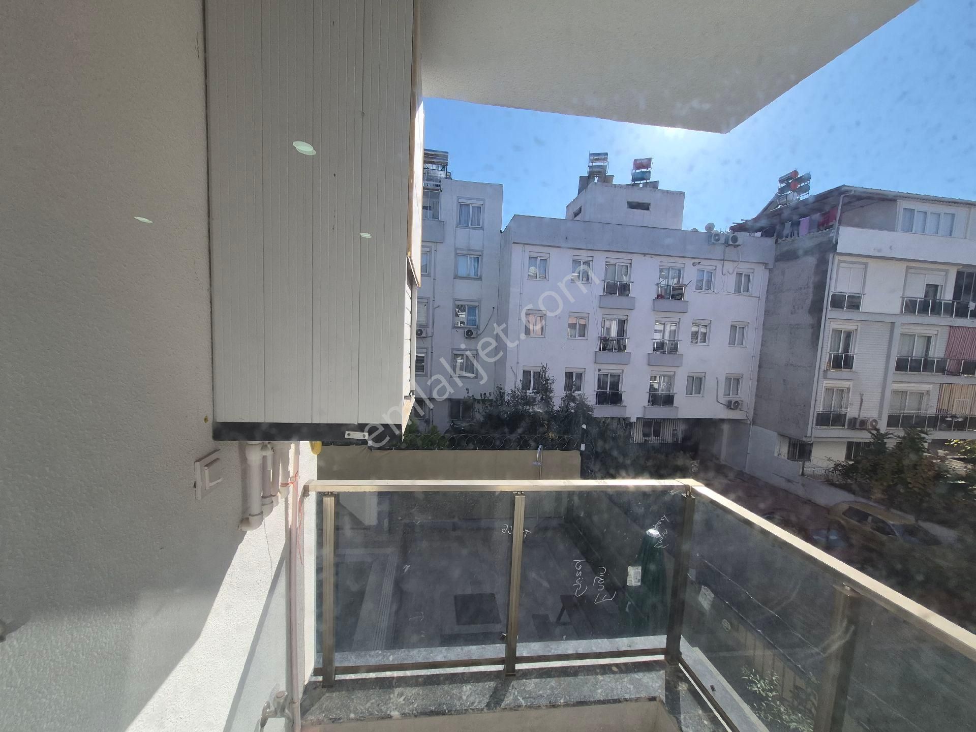 Havuzlu Sitede Kapalı Otoparklı Kombili Dogalgazlı Sıfır Binada Ara Katta 2+1 - Görsel 4