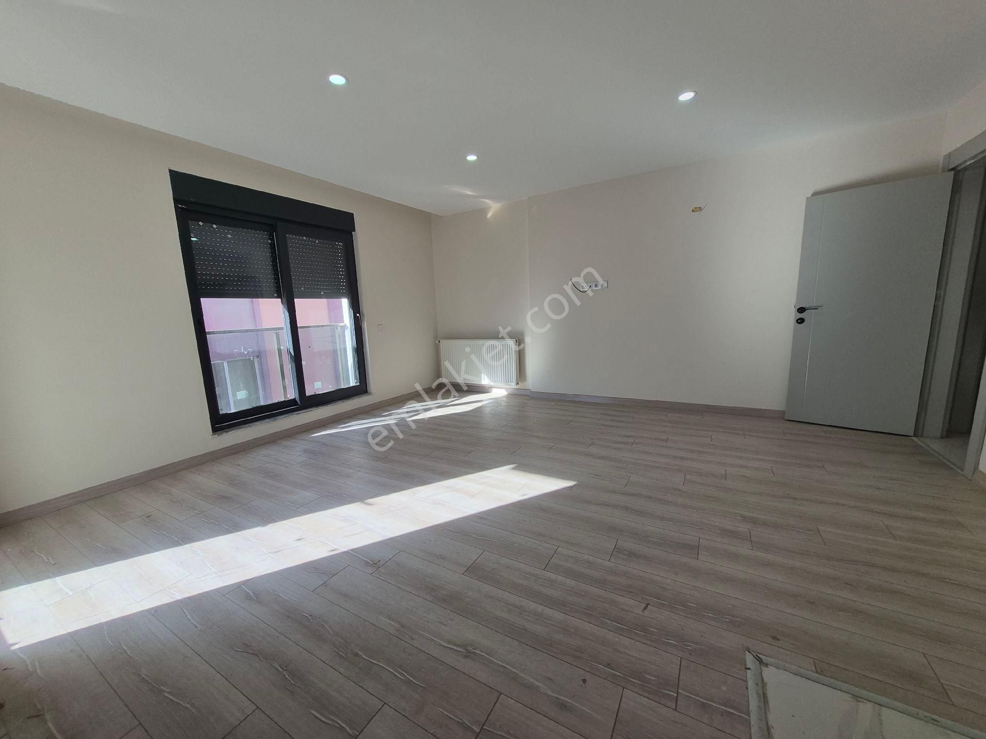 Havuzlu Sitede Kapalı Otoparklı Kombili Dogalgazlı Sıfır Binada Ara Katta 2+1 - Görsel 7