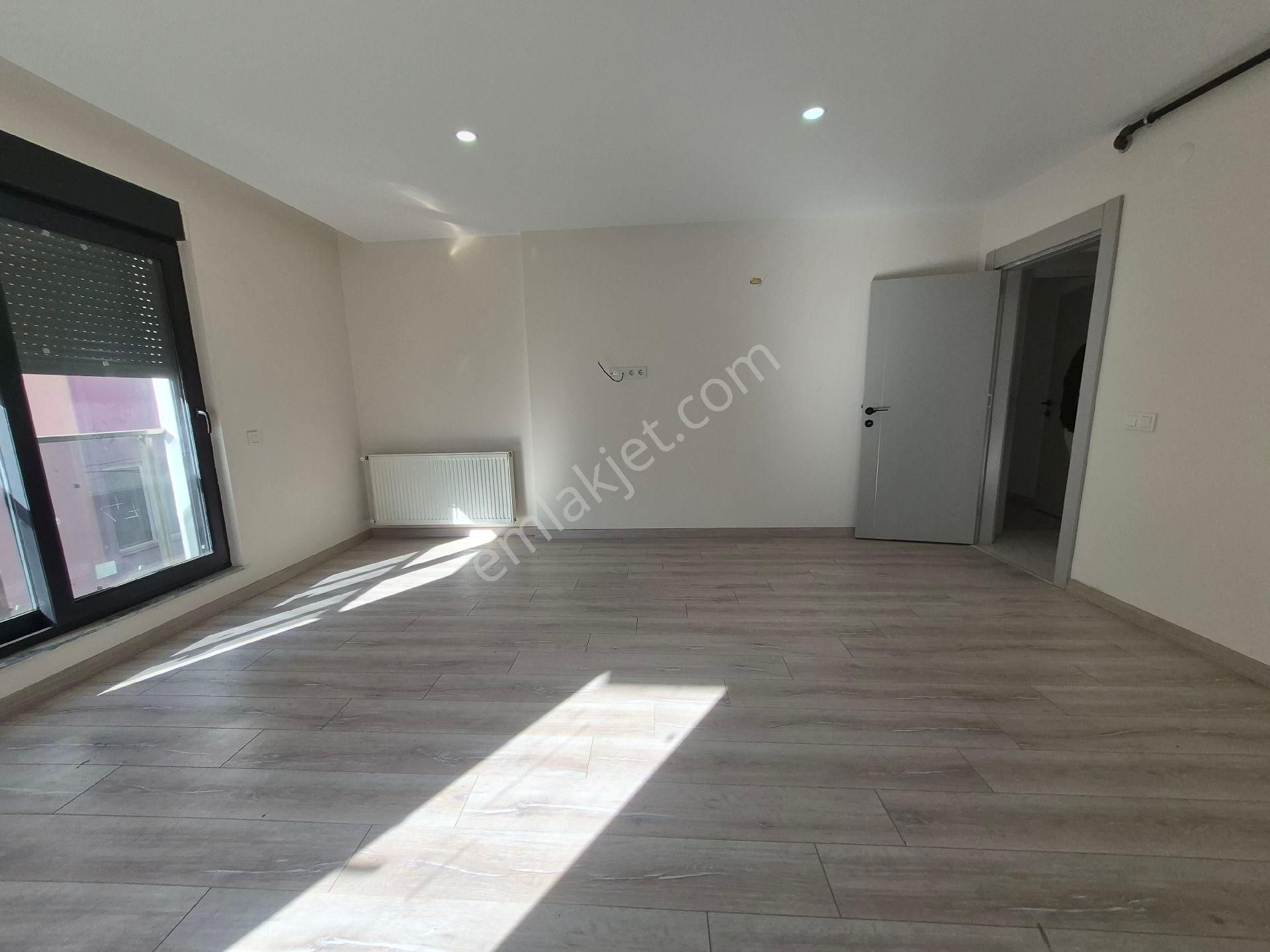 Havuzlu Sitede Kapalı Otoparklı Kombili Dogalgazlı Sıfır Binada Ara Katta 2+1 - Görsel 6