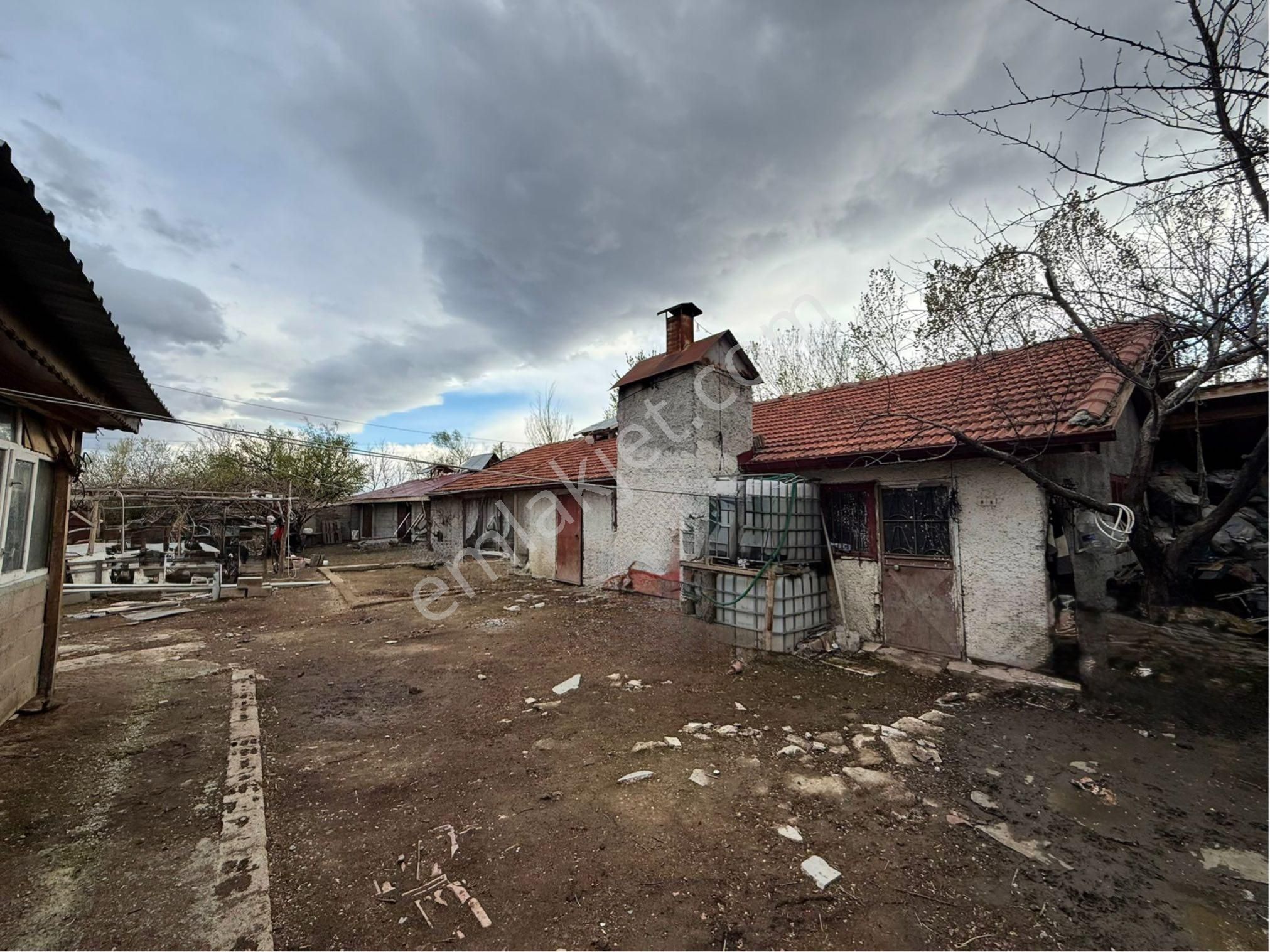 A-k Emlaktan Adsızda Toplam 1045 M2 Satılık Çiftlik - Görsel 4