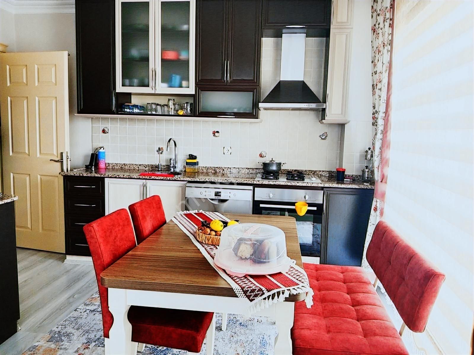 Dalaman Merkez De Esyali Satılık 125 M2 Kapali Mutfak 3+1daire