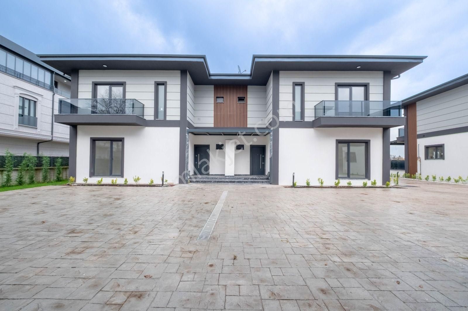 Remax Palas Kartepe Sarımeşe Meşe Villaları Müstakil Bahçeli 4+1