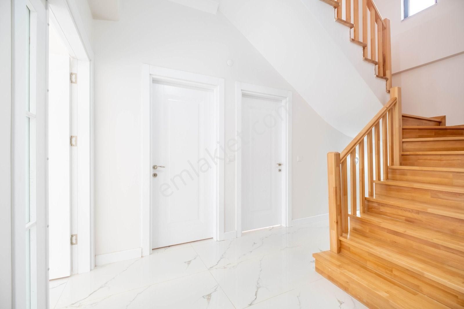 Remax Palas Kartepe Sarımeşe Meşe Villaları Müstakil Bahçeli 4+1 - Görsel 6