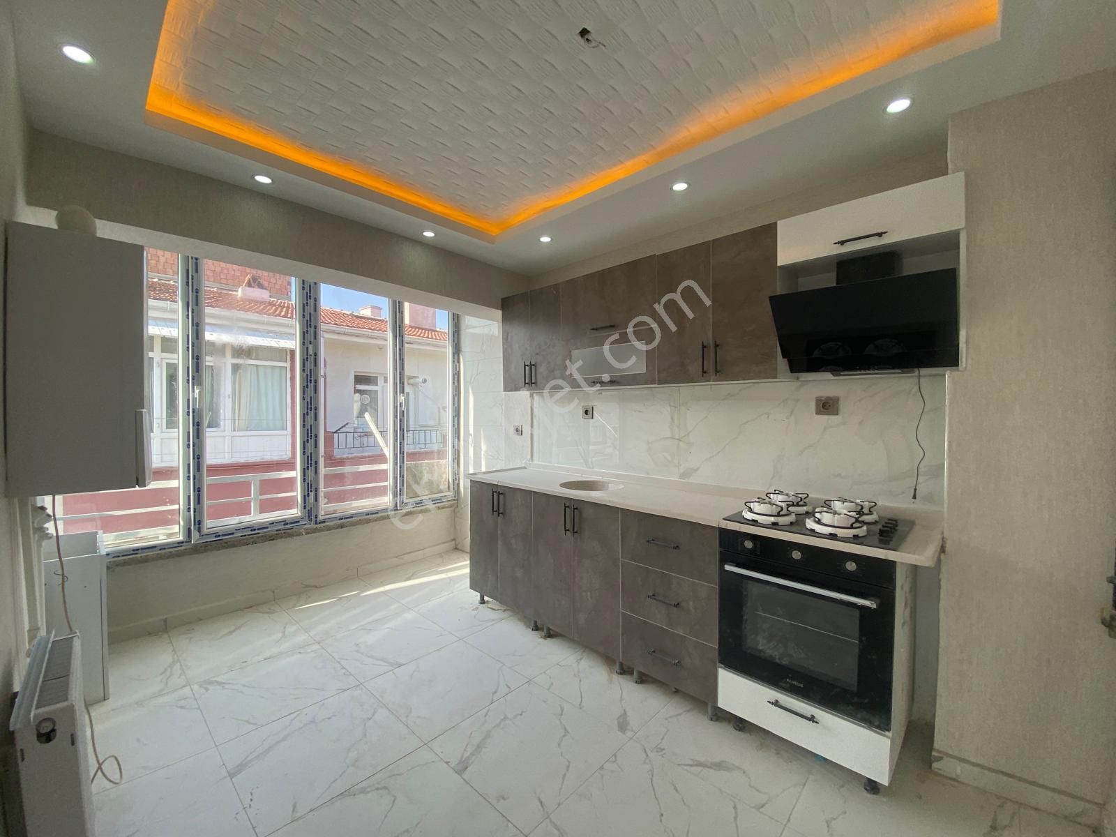 Koza Emlak'tan Plevne Mahalesin'de Cadde Üzerinde Lüxx Yapılı Katta 3+1 Satılık Daireee - Görsel 2