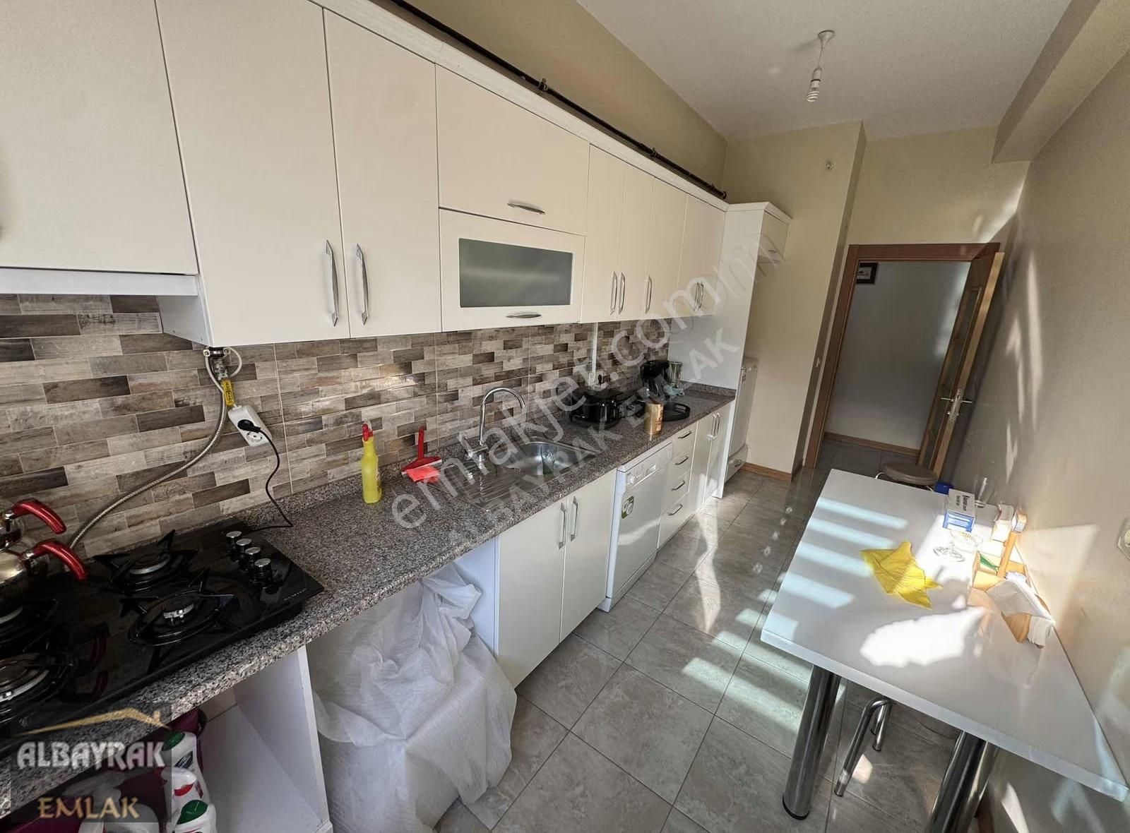 Albayrak Emlaktan İkbal Caddesinde Kapalı Açık Otoparklı