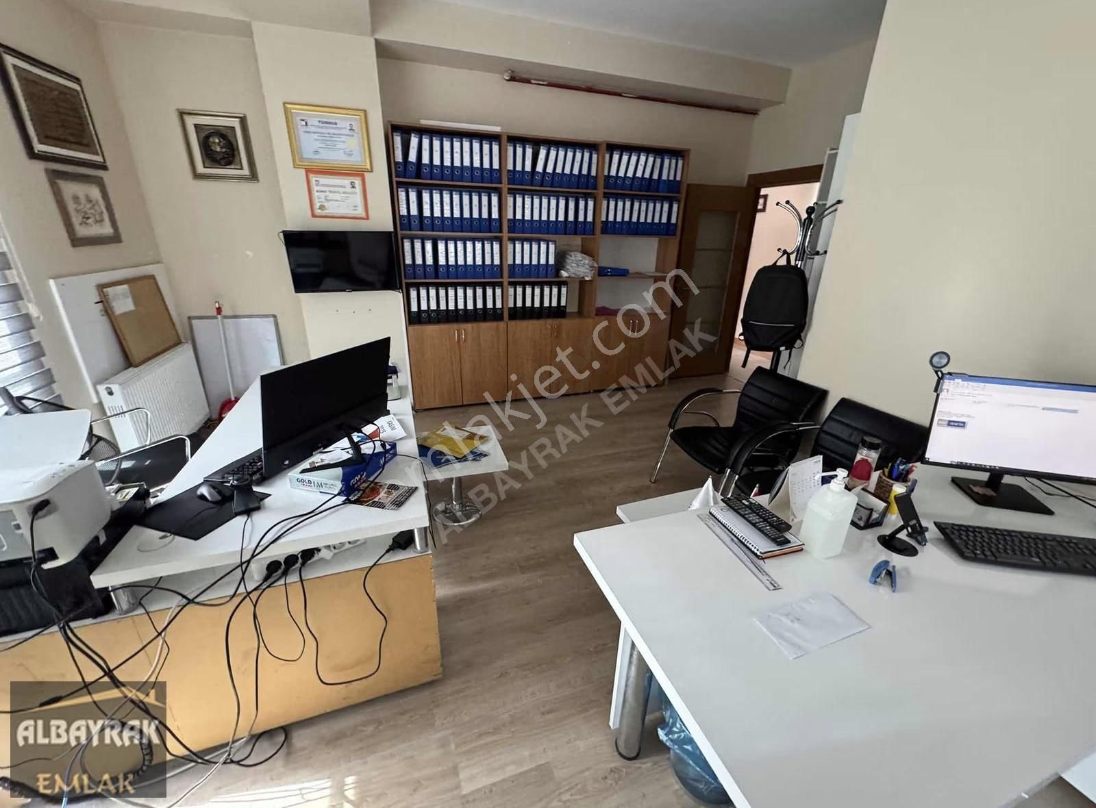 Albayrak Emlaktan İkbal Caddesinde Kapalı Açık Otoparklı - Görsel 4