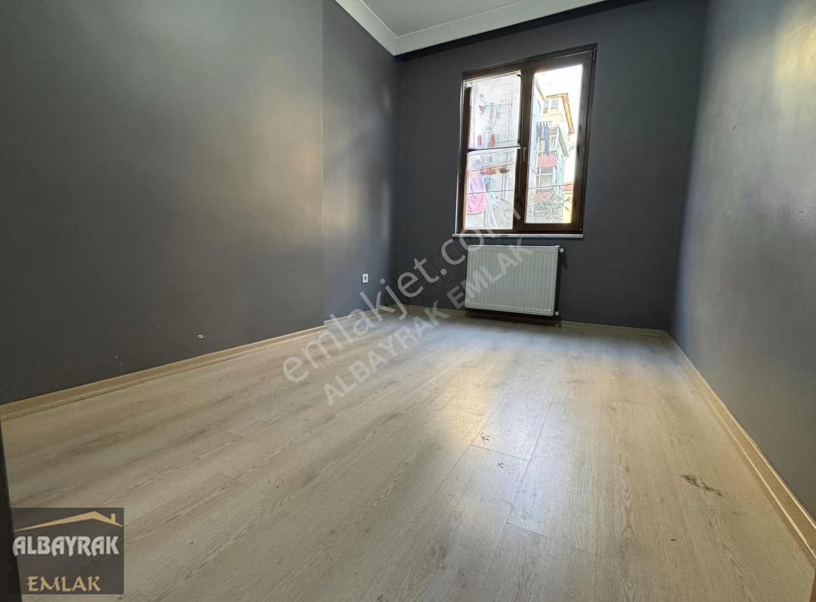 Albayrak Emlaktan İfm Yakın Ön Cephe Daire Balkonlu