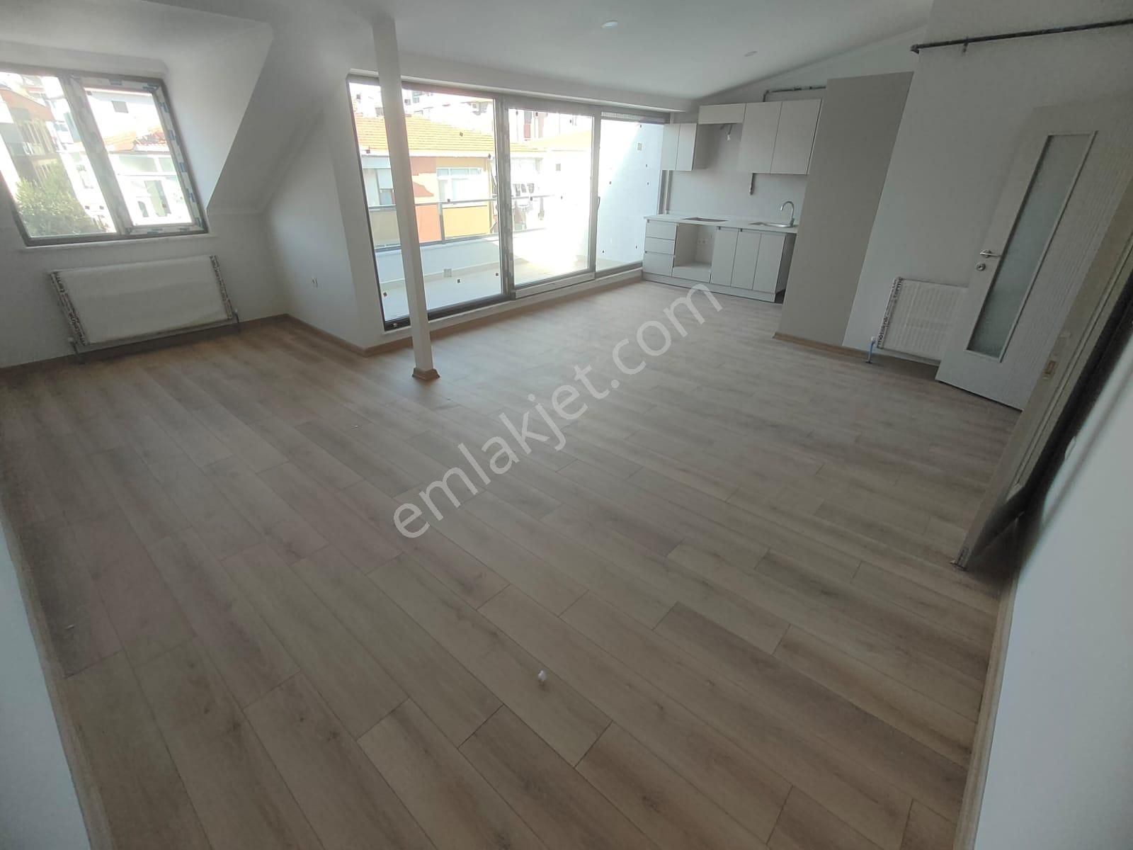 Emlak Dünyasından Altıntepede Satılık 3+1 Dubleks Daire