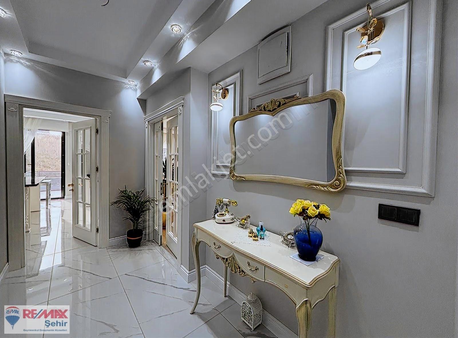Siteler Bölgesinde Deniz Manzaralı Satılık Villa + 75 M2 Dükkan - Görsel 15