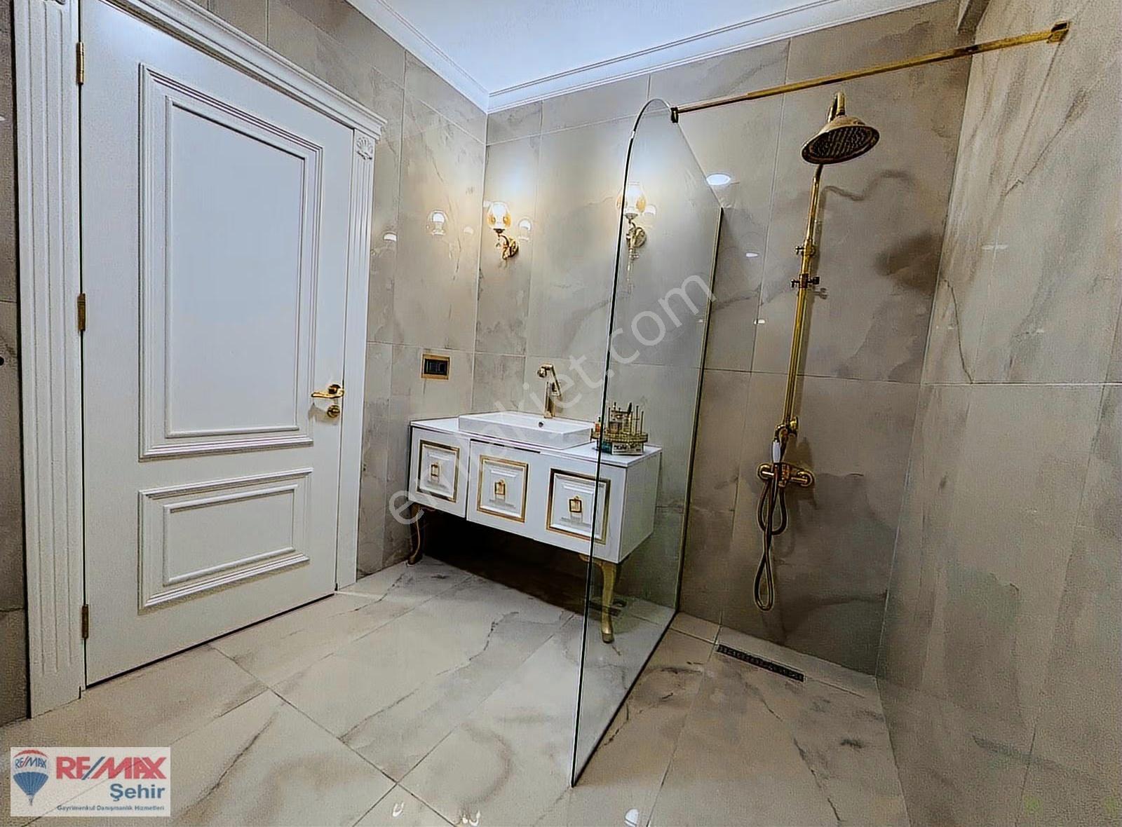 Siteler Bölgesinde Deniz Manzaralı Satılık Villa + 75 M2 Dükkan - Görsel 28