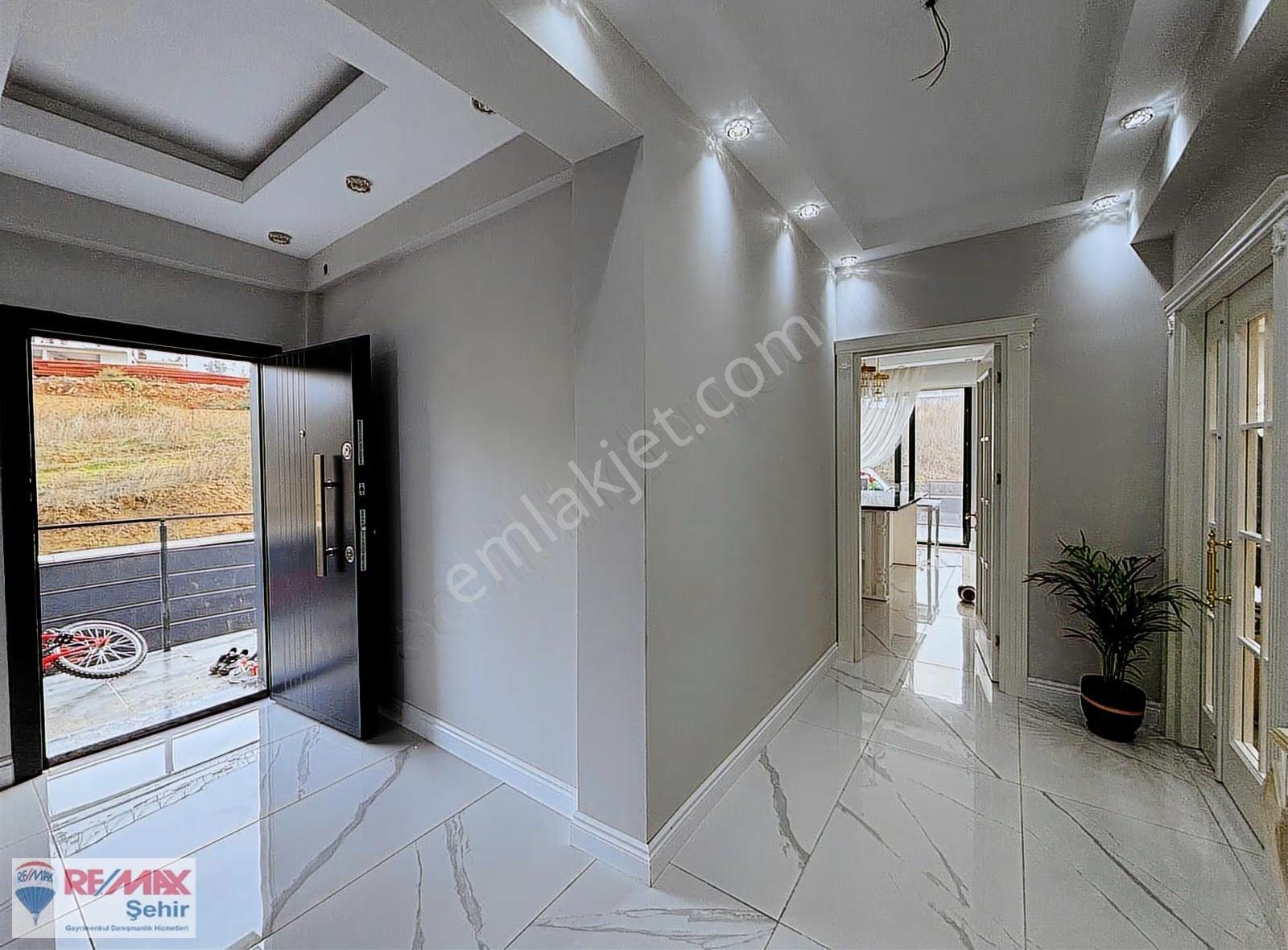 Siteler Bölgesinde Deniz Manzaralı Satılık Villa + 75 M2 Dükkan - Görsel 9