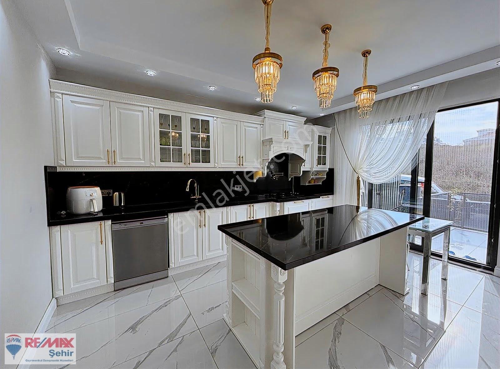 Siteler Bölgesinde Deniz Manzaralı Satılık Villa + 75 M2 Dükkan - Görsel 19