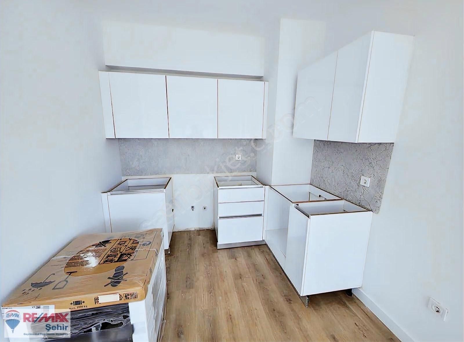 Remax Yalovadan Kadıköy Elegant Park Sitesinde 1+1 Köşe Daire - Görsel 16