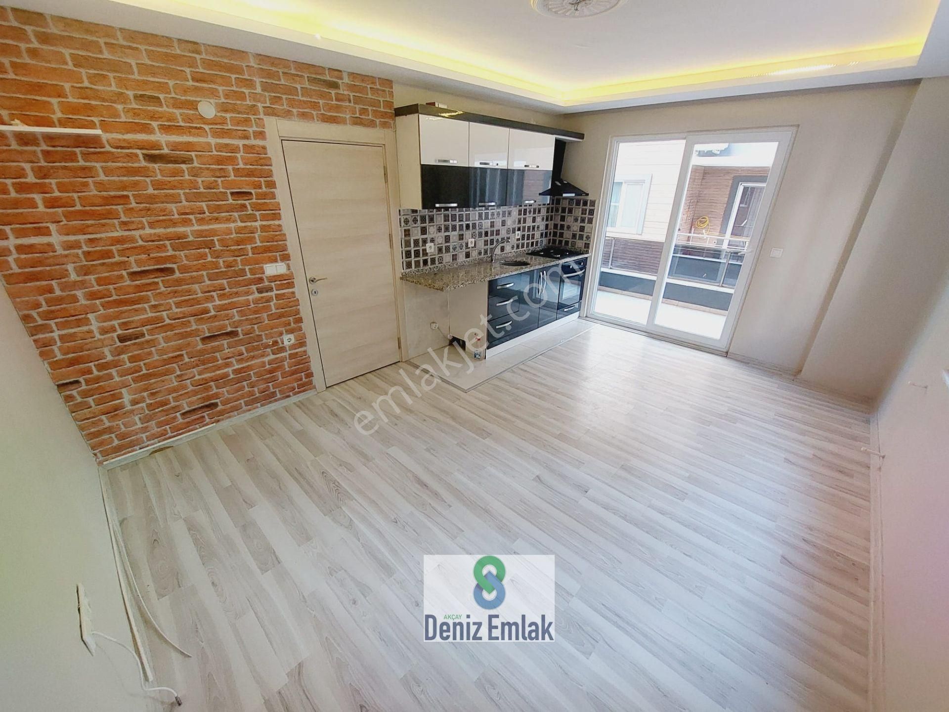 Denizden Akçayda Asansörlü Arakat Satılık 1+1 Daire.