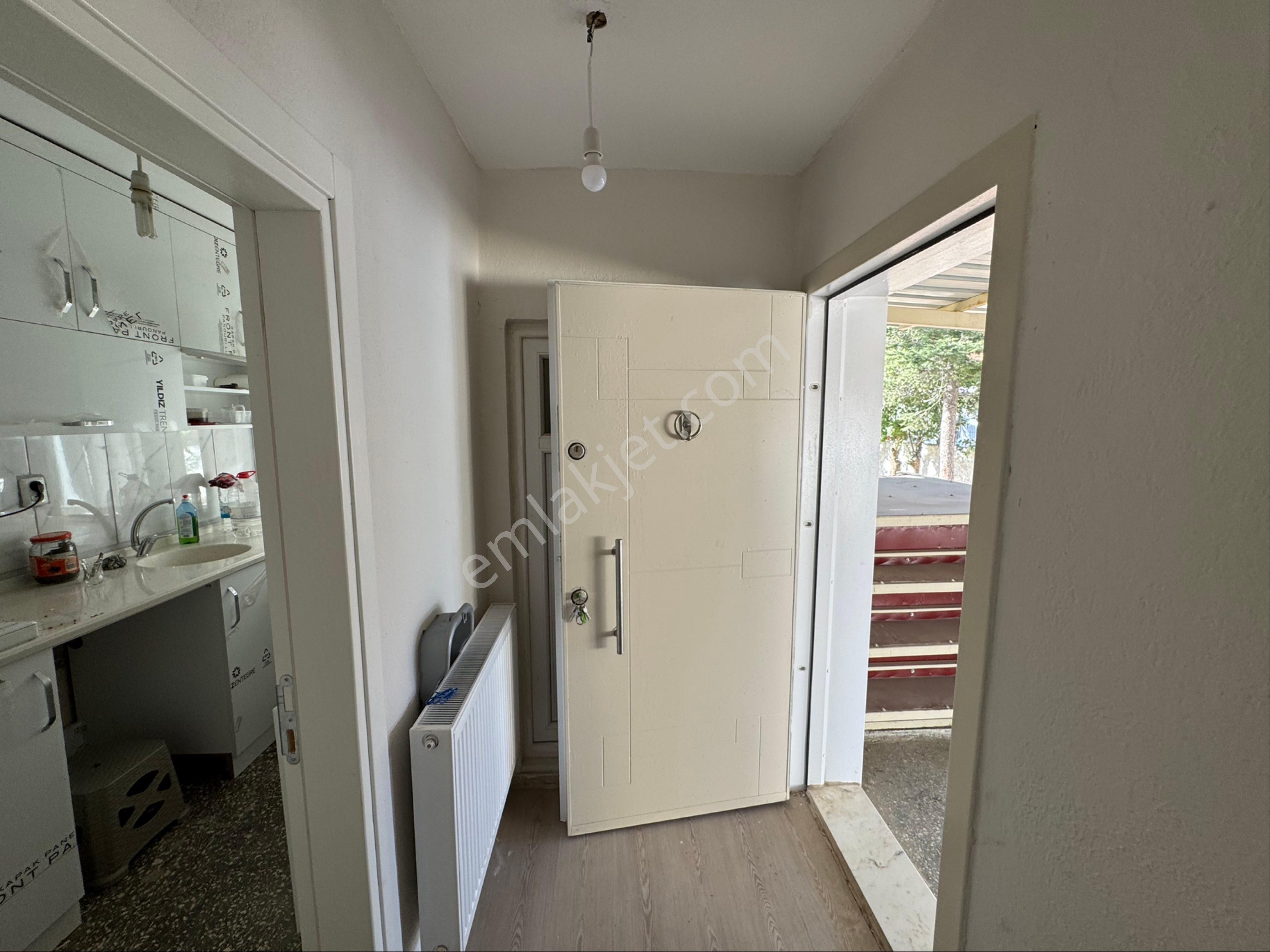 A-k Emlaktan Akşehir Tipi Mah Kombili Bakımlı 477 M2 Arsalı Müstakil Daire - Görsel 10