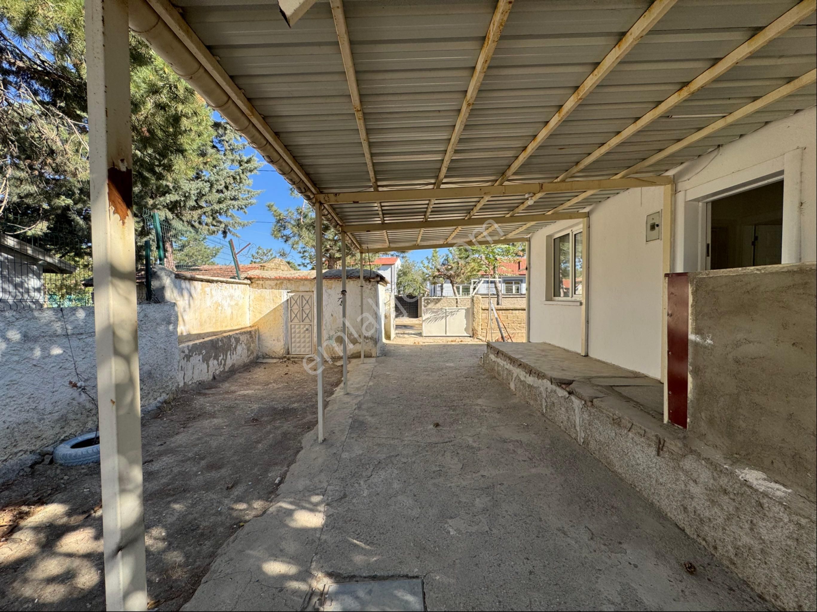 A-k Emlaktan Akşehir Tipi Mah Kombili Bakımlı 477 M2 Arsalı Müstakil Daire - Görsel 7