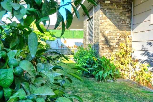 Kuşadasında Avm'lere Yakın Havuzlu Sitede Ful Eşyalı Bahçeli Villa - Görsel 33