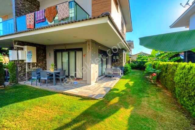 Kuşadasında Avm'lere Yakın Havuzlu Sitede Ful Eşyalı Bahçeli Villa - Görsel 35