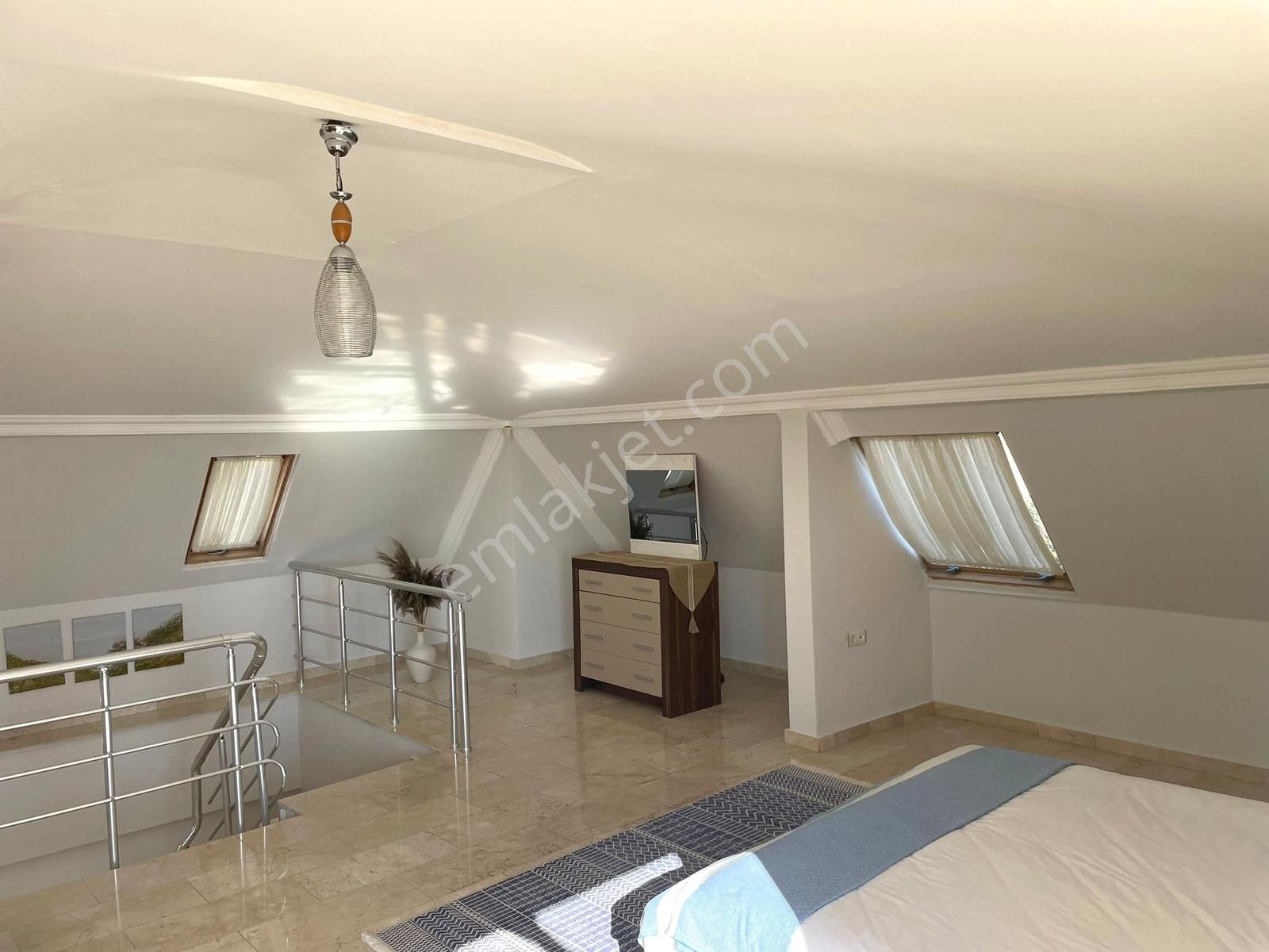 Tepe Alanya 4+1 Müstakil Villa | 250 M² | Isıtmalı Havuzlu - Görsel 17