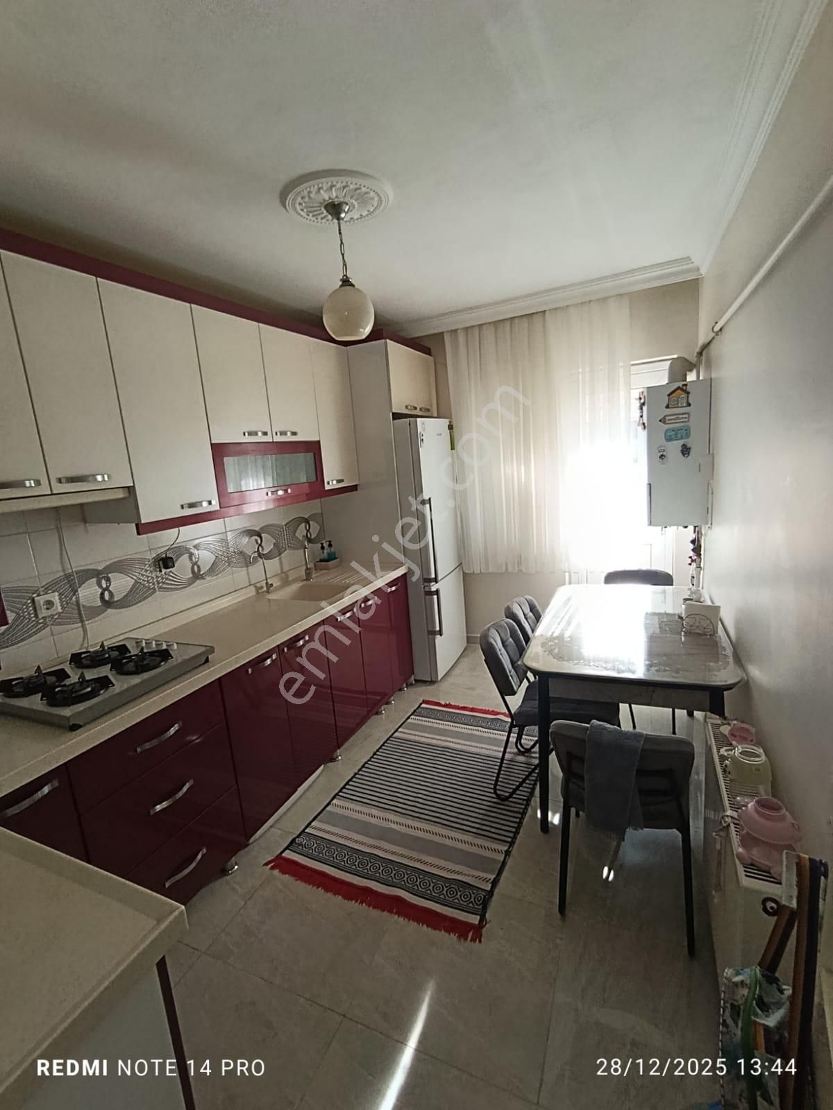 Akşemsettin Mh 3+1 Katta Normal Yapıda Cadde Üzeri Satılık Daire