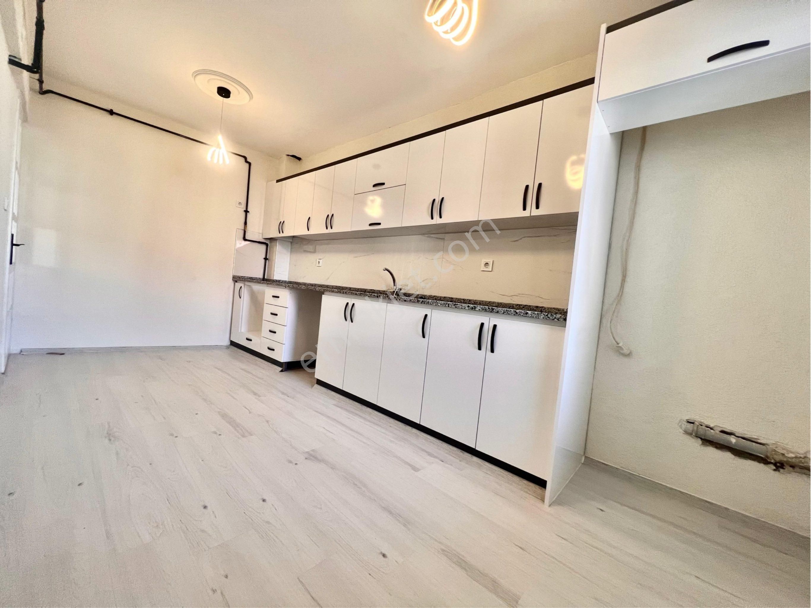 Yeşilköy Cadde Üzeri 175m2 3+1 Ebeveyn Banyolu Asansörlü Çift Cepheli Satılık Daire