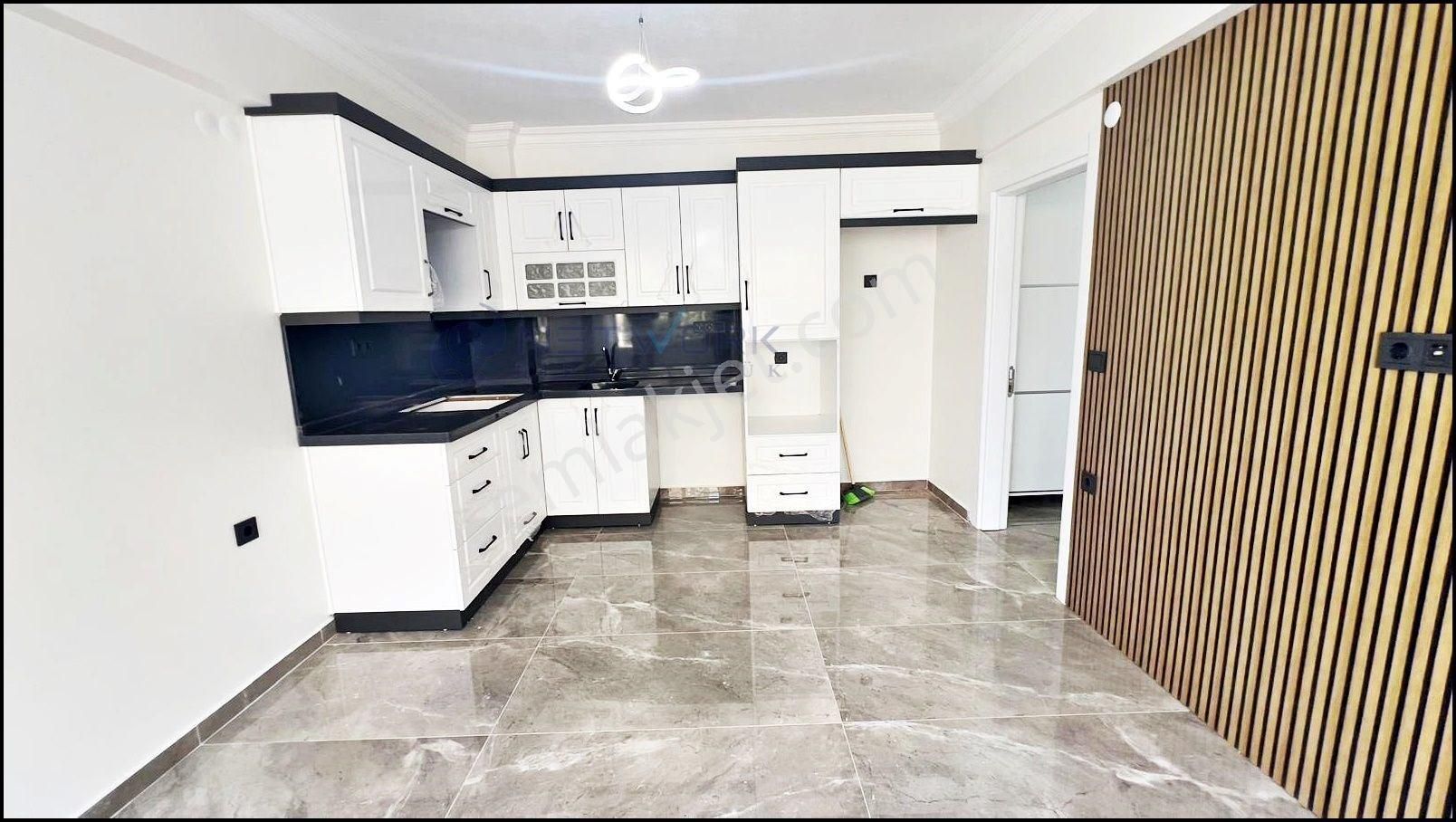 Efeler Mahallesi’nde Tam Merkezi Konumda, Yenilenmiş 2+1 Daire - Görsel 23