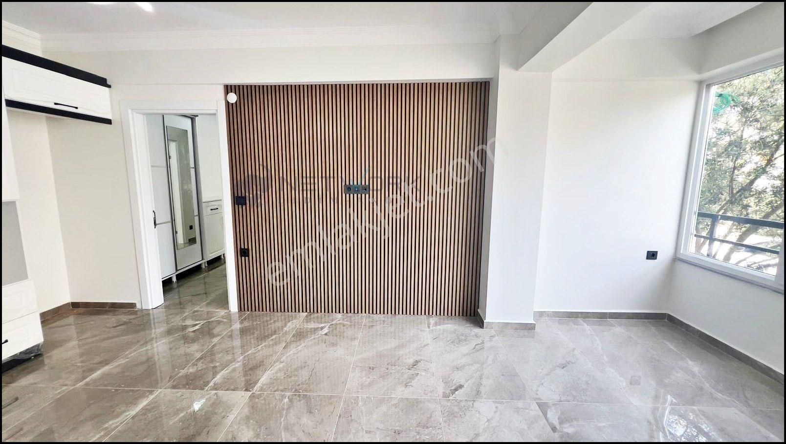 Efeler Mahallesi’nde Tam Merkezi Konumda, Yenilenmiş 2+1 Daire - Görsel 24